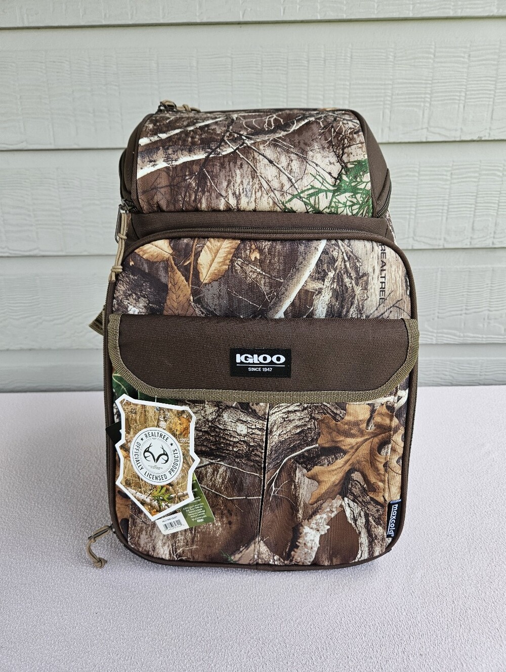 Igloo Gizmo Backpack Cooler Lightweight Maxcold Insulated 30-Can Realtree Camo